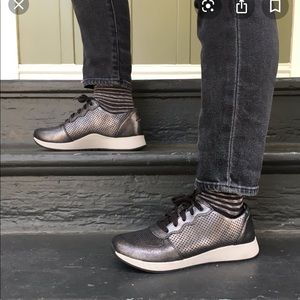 Dansko Christina pewter metallic sneakers 37 / 7